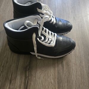 Stylish Black Croc-Embossed Chukka Boots